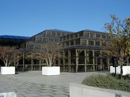 Air and Space Museum Restaurant<br>Location: <a href="https://www.google.com/maps/search/?api=1&query=38.88777,-77.01857" target="_new">National Mall</a>